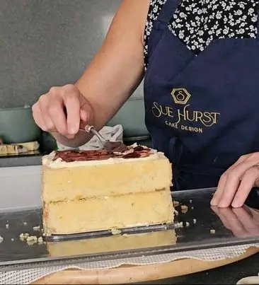 Filling wedding cake sue hurst cake design