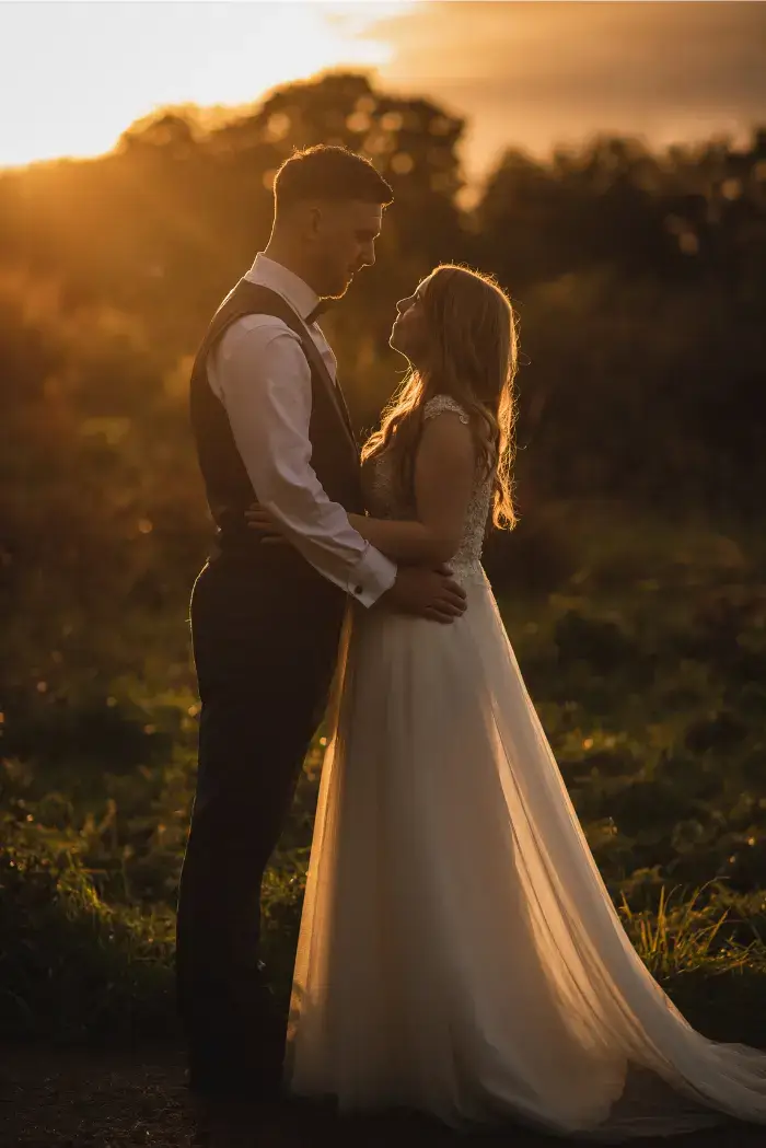 Newly wed couple captured in the golden hour by Daniel Robinson Photography