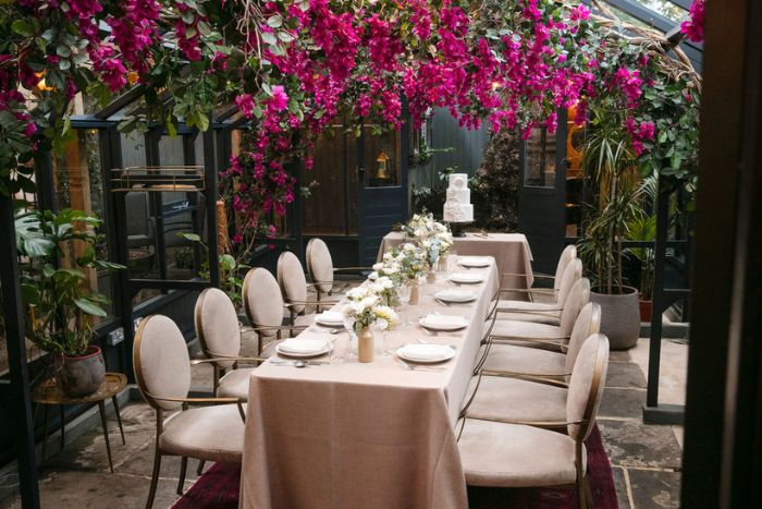 Minimalist wedding table decor at 1 Marylebone Road, London