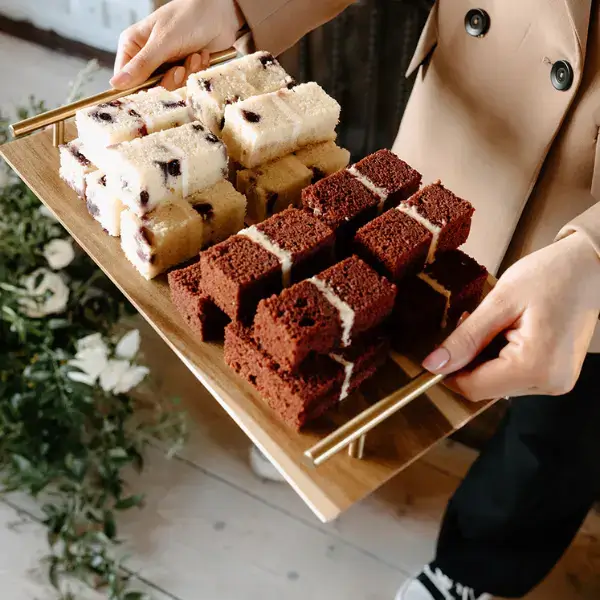 Wedding cake serving inspiration