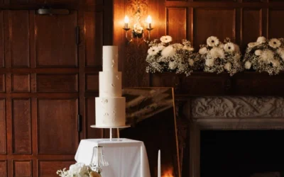 How many guests will a 3 tier wedding cake feed?