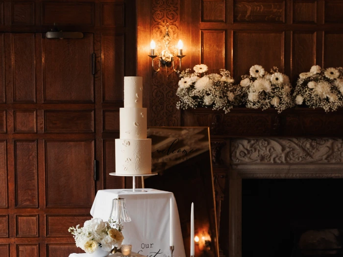 Minimalist wedding cake inspiration Modern ganache wedding cake minimalist style